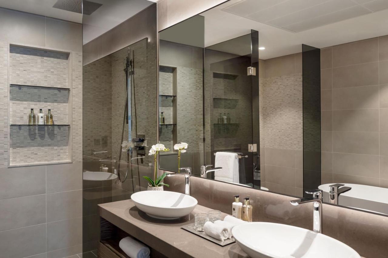 Jumeirah Living Marina Gate Dubai Aparthotel Exterior photo Bathroom