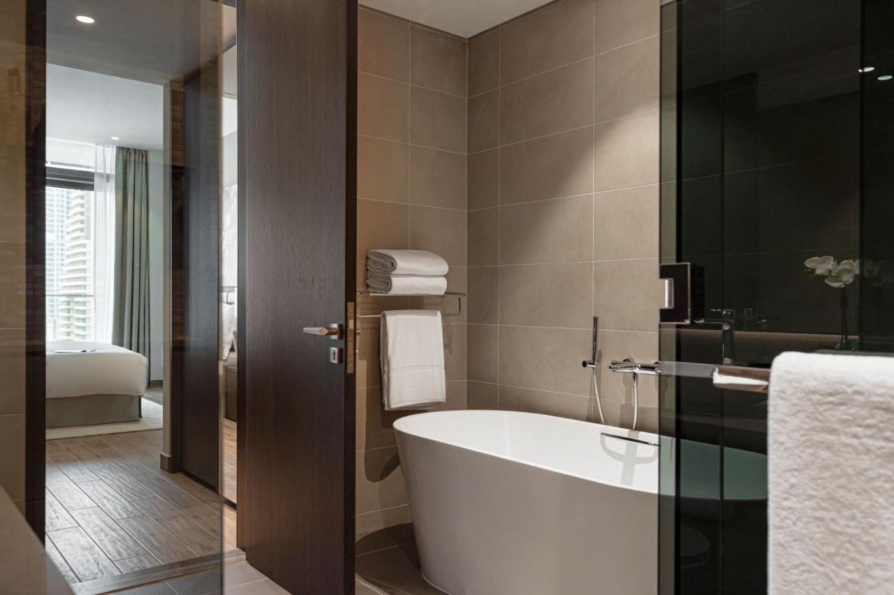 Jumeirah Living Marina Gate Dubai Aparthotel Exterior photo Bathroom